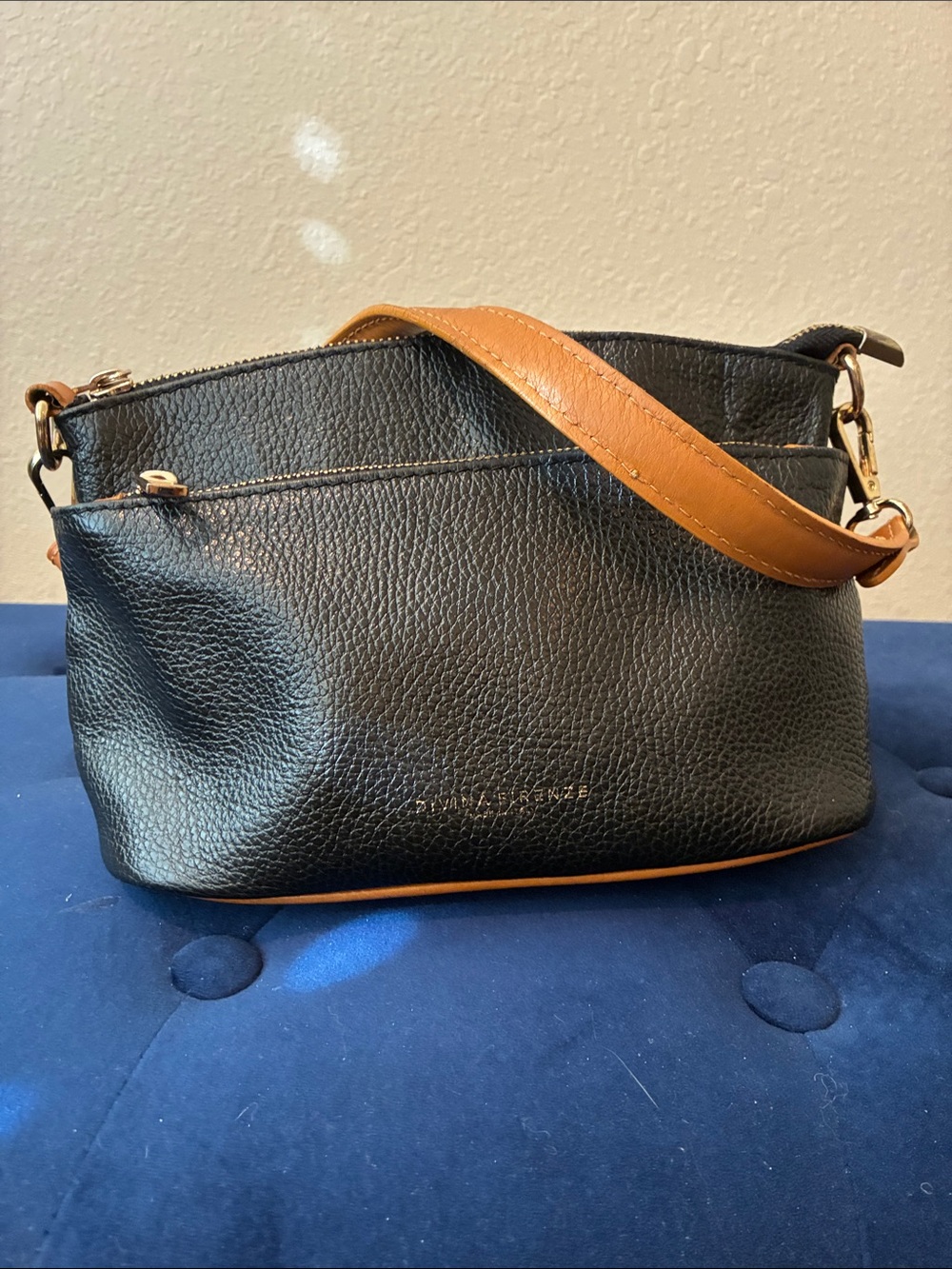 Divina Firenze - Black and Tan Leather Purse
